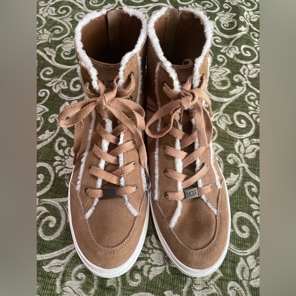 UGG Nuray boots
Size 9.5 
VGUC - Picture 2 of 7